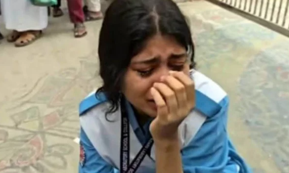 নিয়ম’ না মানবতা? মায়ের স্ট্রোক, পরীক্ষার হলে ঢুকতে পারলেন না এইচএসসি পরীক্ষার্থী