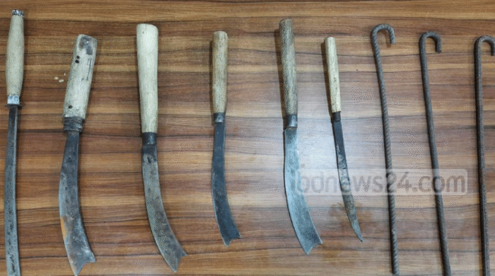 উখিয়ায় রোহিঙ্গা-বাঙালি ডাকাতচক্রের আস্তানা থেকে বিপুল অস্ত্র ও গুলি উদ্ধার, র‍্যাবের অভিযান অব্যাহত