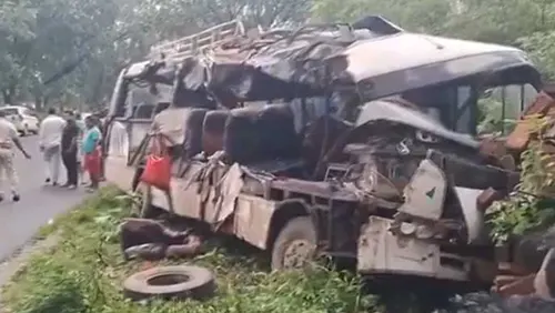 ভারতে সড়ক দুর্ঘটনায় ১৮ জন তীর্থযাত্রীর মৃত্যু