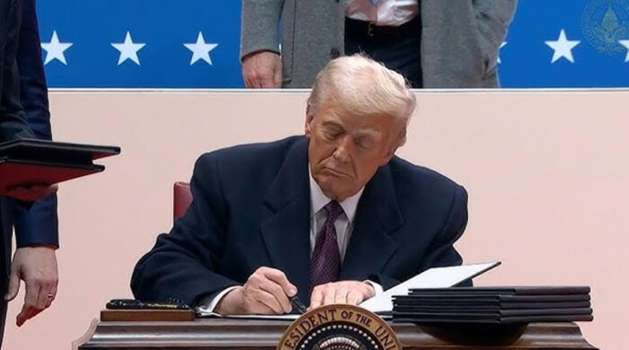 বৈধদেরও রেহাই নেই: ট্রাম্প প্রশাসনের ‘বহিষ্কার-উৎসব’ শুরু যুক্তরাষ্ট্রে