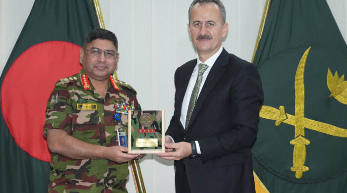 সেনাপ্রধানের সঙ্গে তুরস্কের প্রতিরক্ষা শিল্প সচিবের সাক্ষাৎ