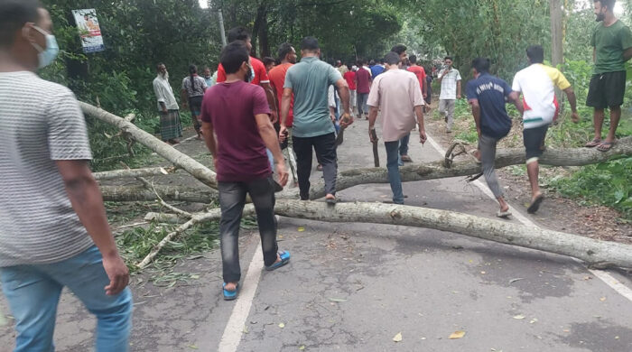 এনসিপির আগমন ঠেকাতে গোপালগঞ্জে সড়ক অবরোধ: টানটান উত্তেজনায় কোটালীপাড়া