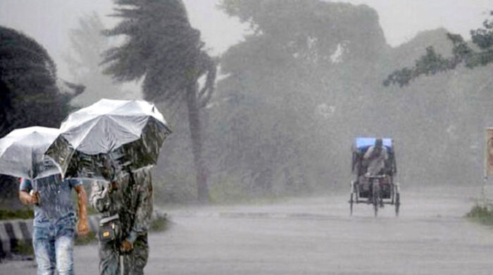 বৃষ্টির আভাসে দিন শুরু, ঢাকায় বাড়তে পারে তাপমাত্রা