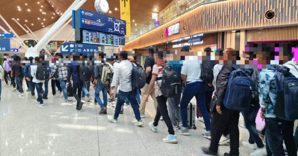 মালয়েশিয়ায় অভিবাসন জটিলতা: কুয়ালালামপুর বিমানবন্দর থেকে ফেরত ৯৬ বাংলাদেশি