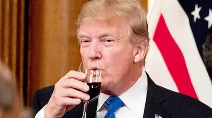 ট্রাম্পের পরামর্শে যুক্তরাষ্ট্রে কোকা-কোলায় আসছে আখের চিনি, ‘রাজি’ কোকা-কোলা