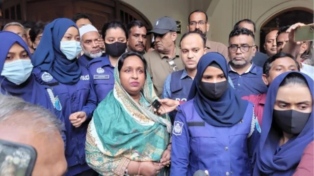নারায়ণগঞ্জে তুহিন হত্যা মামলায় আইভীকে দুই দিনের রিমান্ডে নেয়া হয়েছে।