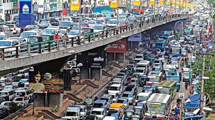 ঢাকার বাস রুট নিয়ে টানাপোড়েন, সিদ্ধান্তহীনতায় সড়ক পরিবহন কর্তৃপক্ষ