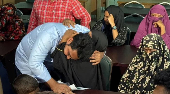 নাহিদ ইসলামকে পেয়ে আবেগের বন্যায় ভেসে গেলেন জুলাই-আগস্ট গণঅভ্যুত্থানের শহীদ পরিবারের সদস্যরা