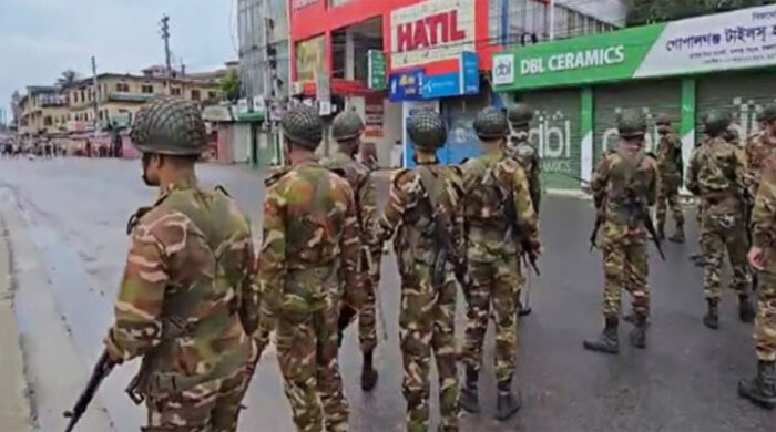 কারফিউয়ে স্তব্ধ গোপালগঞ্জ: গ্রেপ্তার ১৪, জনজীবনে আতঙ্ক