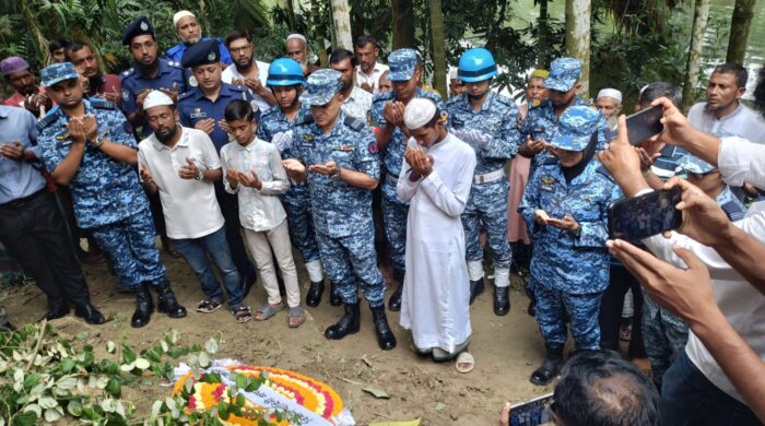 মাইলস্টোন দুর্ঘটনায় প্রাণ হারানো মাসুমার কবরের কাছে শ্রদ্ধা নিবেদন করল বিমানবাহিনী