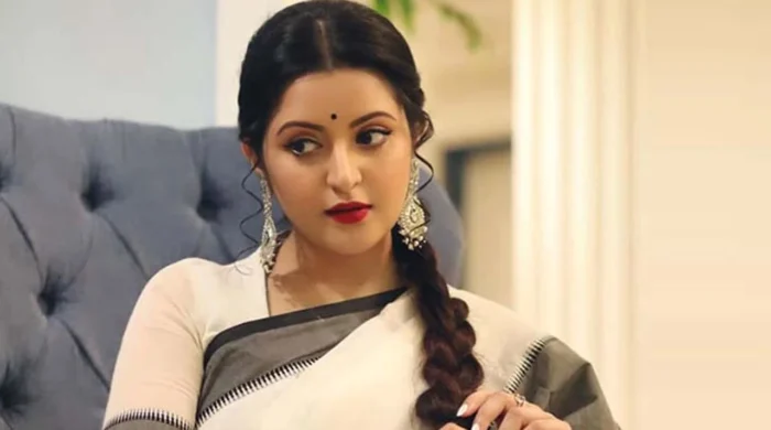 কার সঙ্গে বিদেশ সফরে পরীমনির গুঞ্জন?