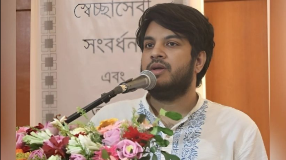 পঞ্চাশেরও অধিক মানুষকে সামনে গুলিতে নিহত হতে দেখেছি" — আলী আহসান জুনায়েদ