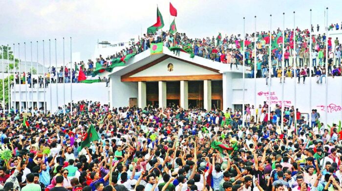৫ আগস্ট ‘জুলাই গণঅভ্যুত্থান দিবস’ হিসেবে সরকারিভাবে পালনের ঘোষণা: সারাদেশে সাধারণ ছুটি, প্রজ্ঞাপন জারি