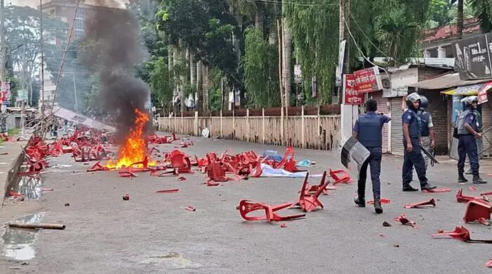 গোপালগঞ্জ রণক্ষেত্র: এনসিপির গাড়িবহরে হামলা, জেলায় ১৪৪ ধারা জারি
