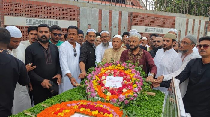 জাকির খানের নেতৃত্বে কোকোর কবর জিয়ারত ও শ্রদ্ধা নিবেদন, আজিমপুরে প্রয়াত এমপিকেও স্মরণ