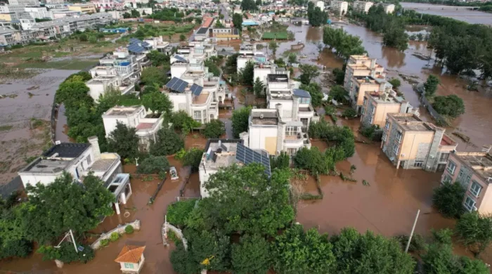 বেইজিংয়ে ভারী বর্ষণ ও বন্যায় নিহত হয়েছেন ৩০ জন, মাত্র কয়েক দিনে পড়েছে সমগ্র বছরের সমান বৃষ্টি