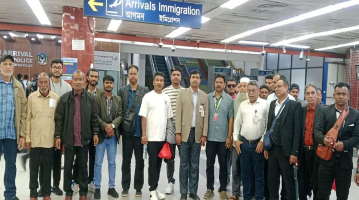 ইরান-ইসরায়েল উত্তেজনার মধ্যে তৃতীয় দফায় দেশে ফিরলেন ৩০ বাংলাদেশি নাগরিক
