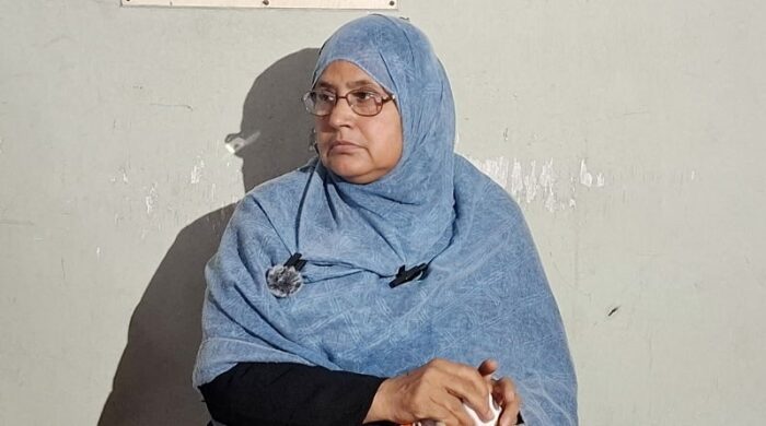 তালাবদ্ধ গেটে এক বুক আর্তি: সন্তানের ঘরেই ঠাঁই হলো না মায়ের