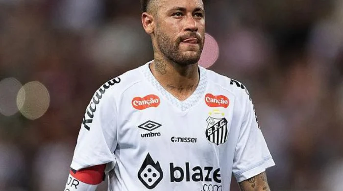 উদযাপনে বিভ্রান্তি, সমর্থকের সঙ্গে বাকযুদ্ধ—ভুল কারণে আবারও আলোচনায় নেইমার