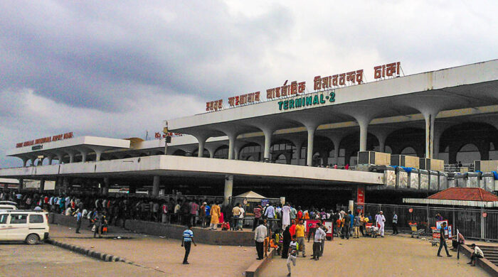 বোমা গুজবেও ঠেকানো গেল না কাঠমান্ডুগামী স্বামীকে: শাহজালাল বিমানবন্দরে নাটকীয় ঘটনা