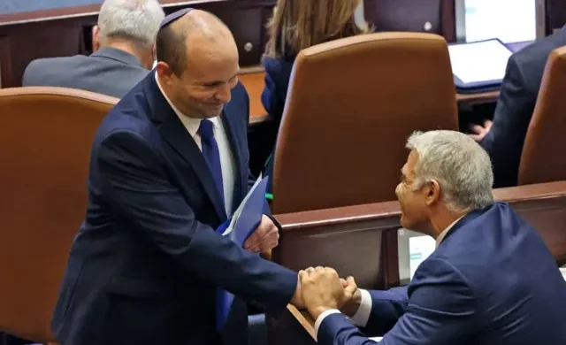 ইসরাইলের গণহত্যা  হতাশা এড়িয়ে টিকে থাকবেন কীভাবে?