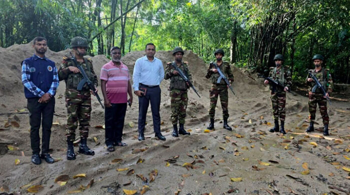 মৌলভীবাজারে ভ্রাম্যমাণ আদালতের অভিযানে ৬০০ ঘনফুট বালু জব্দ, অবৈধ উত্তোলন নিয়ন্ত্রণে তৎপর প্রশাসন