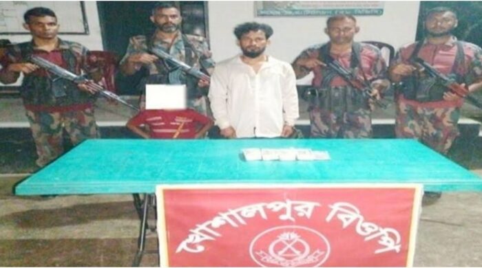 মহেশপুর সীমান্তে ৫ লাখ জাল ভারতীয় রুপি নিয়ে দুই বাংলাদেশি গ্রেপ্তার