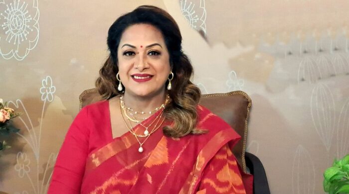 অরুণা বিশ্বাসের দেশে প্রত্যাবর্তনের সংকেত, গরম পানি ছিটানোর বিতর্কের মধ্যেও ফিরে যেতে চান ঢালিউড অভিনেত্রী