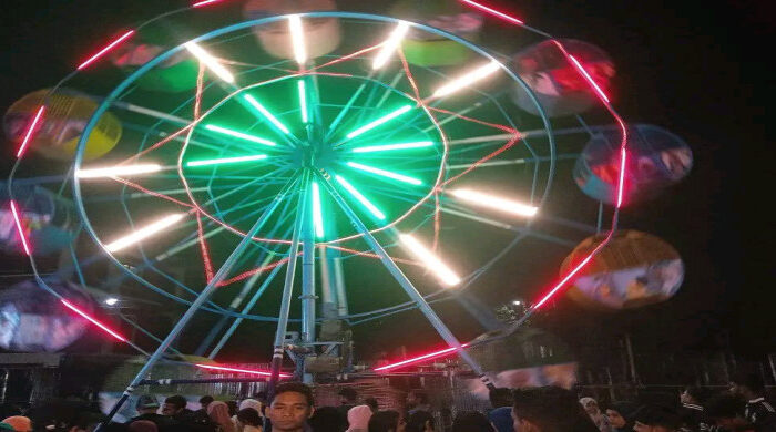 অনুমতি ছাড়া মেলা বন্ধ করল প্রশাসন