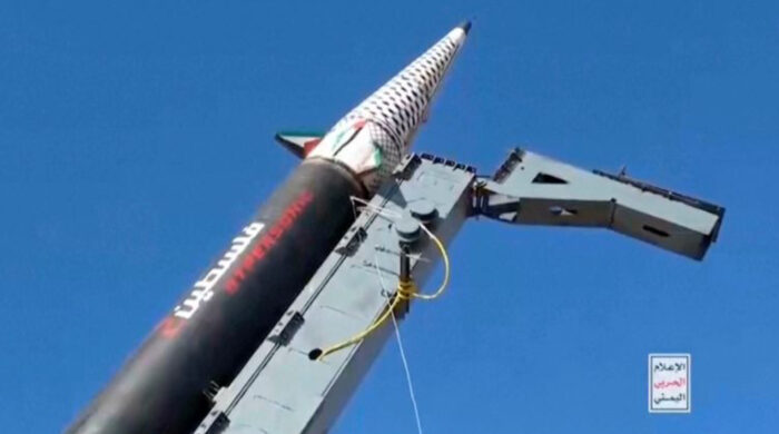 ইসরাইলের সামরিক ঘাঁটিতে হুথিদের ক্ষেপণাস্ত্র ও ড্রোন হামলা, গাজার পরিস্থিতি উত্তপ্ত