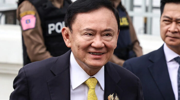 থাইল্যান্ডের সাবেক প্রধানমন্ত্রী থাকসিনকে এক বছরের কারাদণ্ড ভোগের নির্দেশ