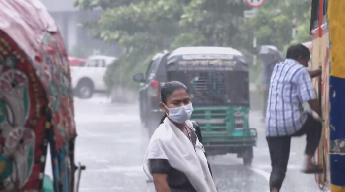 ঢাকায় টানা বৃষ্টিতে জলাবদ্ধতা