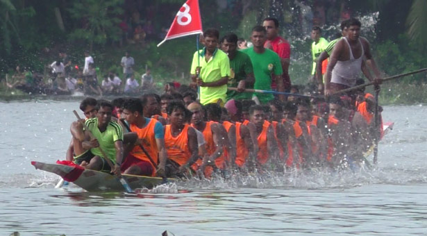 কুমার নদে নৌকাবাইচ উৎসব: গ্রামীণ ঐতিহ্যের রঙে রঙিন হাজারো মানুষ