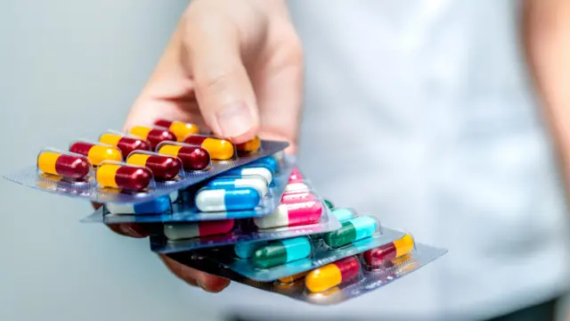 শর্ট টাইটেল: অ্যান্টিবায়োটিক রেজিস্ট্যান্সের বিপদ