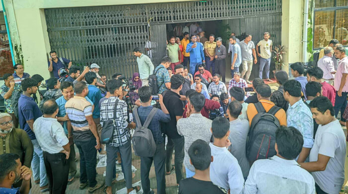 রংপুরে সাংবাদিক বাদলকে মারধর, গ্রেপ্তার ১