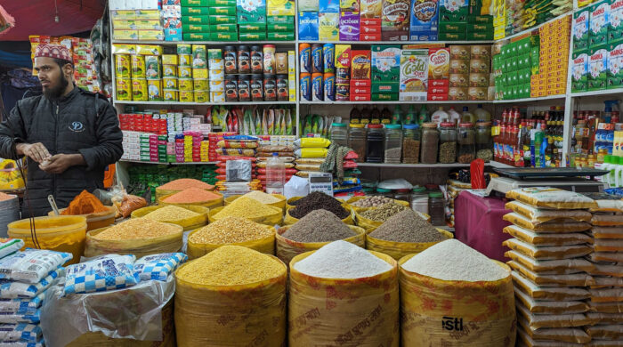 নিত্যপণ্যের বাজারে পূর্ণ নিয়ন্ত্রণ সম্ভব হয়নি: অর্থ উপদেষ্টা