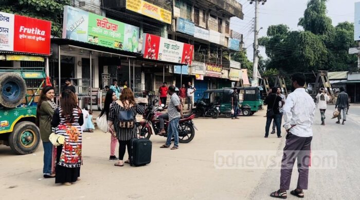 খাগড়াছড়িতে আধাবেলা সড়ক অবরোধ, জনপরিবহন বিঘ্নিত