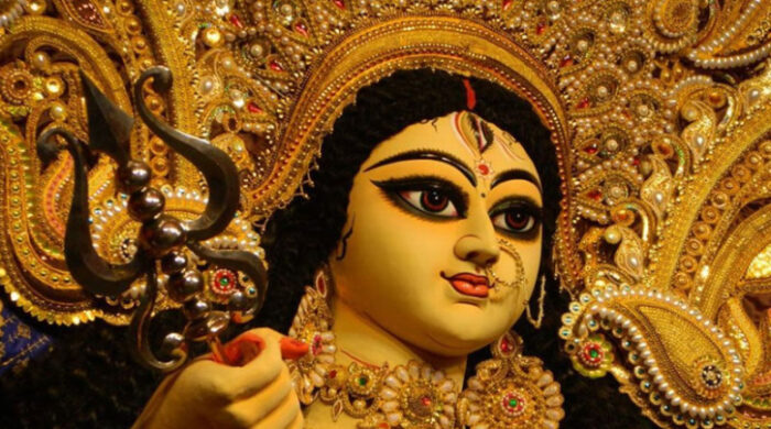 মহাষষ্ঠীতে দুর্গাপূজার মূল আনুষ্ঠানিকতা শুরু
