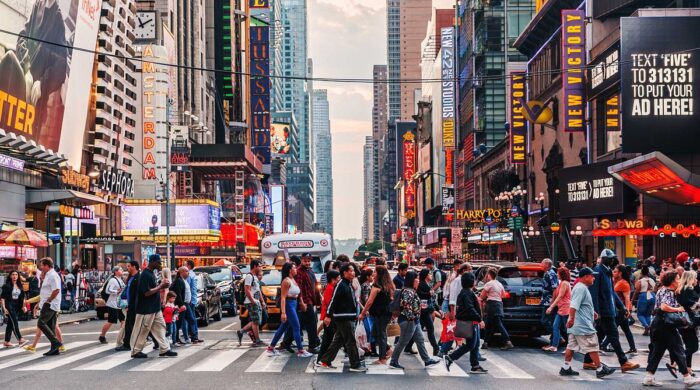 ম্যাক্রোঁ নিউইয়র্কে আটকা, ট্রাম্পকে ফোন দিয়ে সাহায্য চান