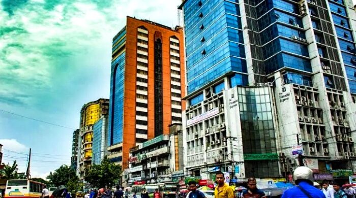 রাজধানীর পল্টনে উত্তপ্ত পরিস্থিতি, দাবি আদায়ে অবস্থান কর্মসূচি