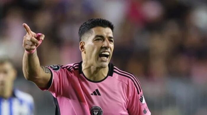 কোচের মুখে থুথু ছুঁড়ে বিতর্কে লুইস সুয়ারেজ