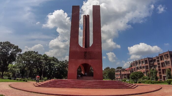 জাহাঙ্গীরনগরে জাকসু ভোটে ধীর সূচনা, বিরক্ত ভোটাররা