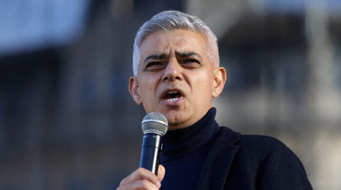 লন্ডনের মেয়র সাদিক খান: ট্রাম্প বর্ণবাদী, নারীবিদ্বেষী ও ইসলামবিদ্বেষী