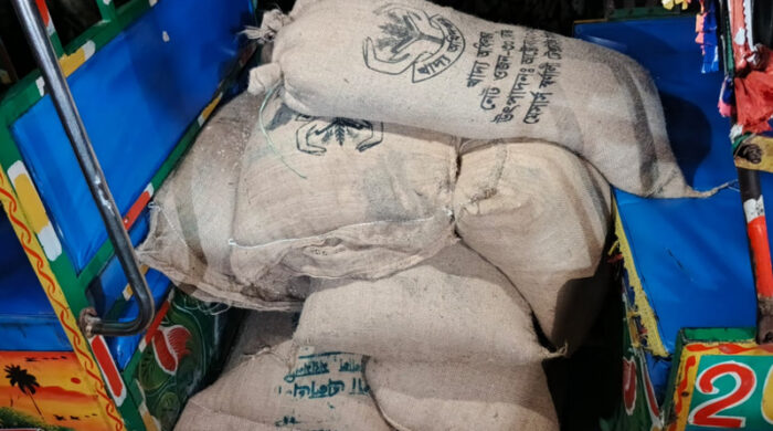 বিএনপি নেতার বিরুদ্ধে, গভীর রাতে ওএমএসের চাল বিক্রির অভিযোগ