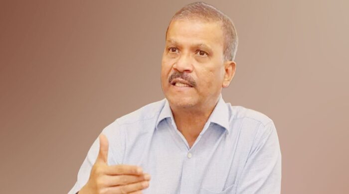 আমাদের সেফ এক্সিটের দরকার নেই: আসিফ নজরুল