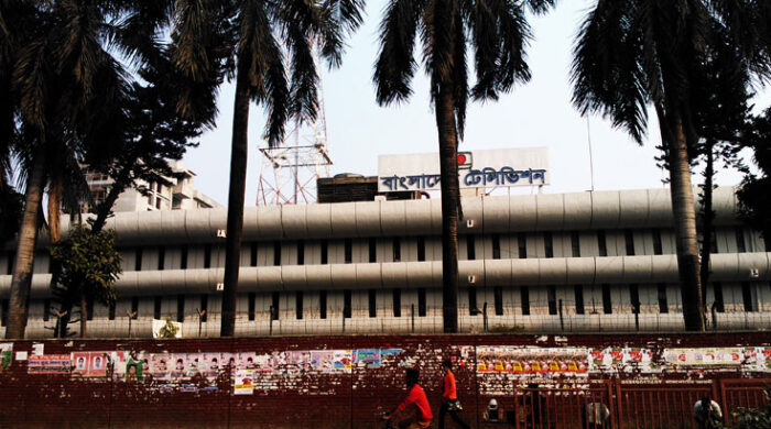 বিটিভির আর্থিক সংকট, চেক বাউন্সে শিল্পীরা: পাঁচ মাসে সম্মানী পাচ্ছেন না অনেকেই