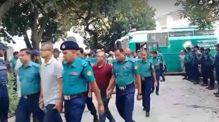 সেনা কর্মকর্তাদের আদালতে হাজির—ন্যায়বিচারের পথে ঐতিহাসিক পদক্ষেপ