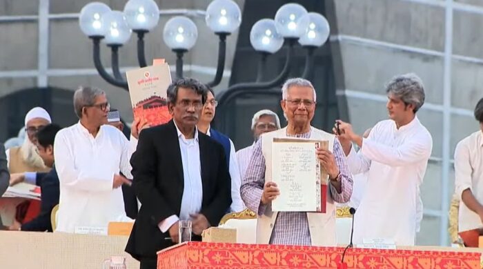 জাতীয় ঐকমত্য কমিশনের প্রতিবেদন জনগণের কাছে পৌঁছাবে বই আকারে: প্রধান উপদেষ্টা আহ্বান