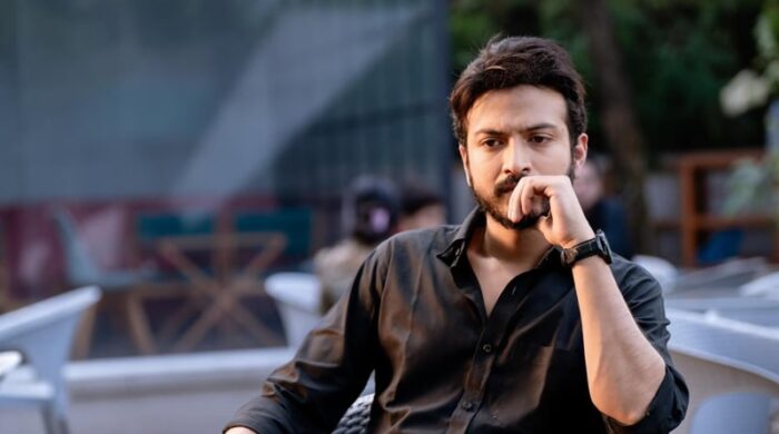 বিজয়া দশমীর শুভেচ্ছা জানিয়ে কটাক্ষের শিকার ইয়াশ, পাশে সুনেরাহ–মেহজাবীনরা