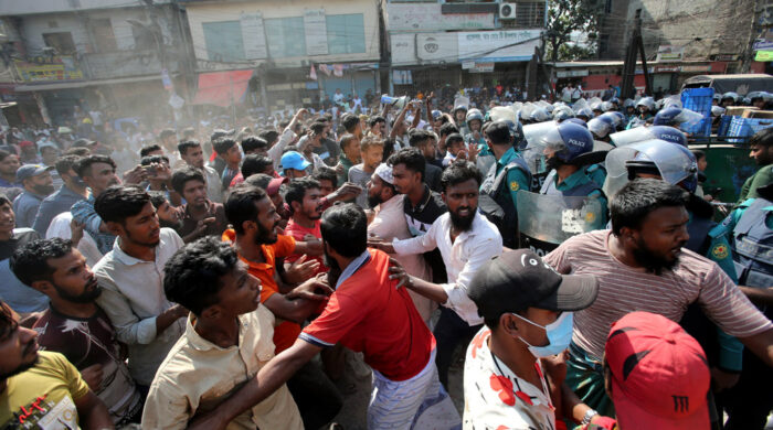 সিলেটে ব্যাটারিচালিত রিকশার ওপর নিষেধাজ্ঞা ডিসি অফিস ঘেরাও